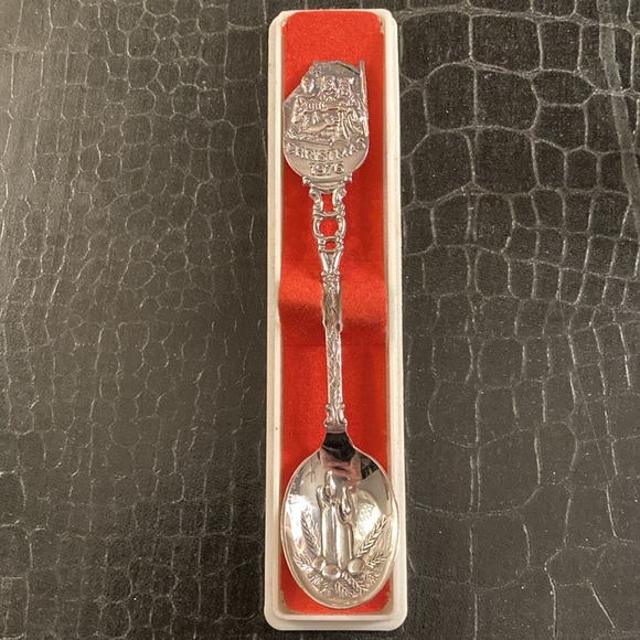 Vintage Christmas spoons - Picture 2 of 10